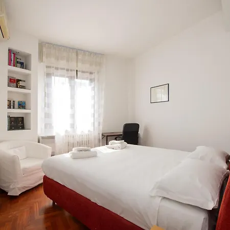 Apartmán Bright For 3 Guests Near Porta Romana With Balcony *